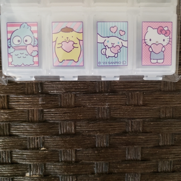 Sanrio Characters Pill Case 8 Pocket Accessory Box NEW Kuromi Cinnamoroll - Picture 3 of 5